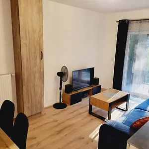 apartwro-6th-apartament-przy-dworcu-gwnym-pkp-balkon-gara.hotelswroclaw.com/