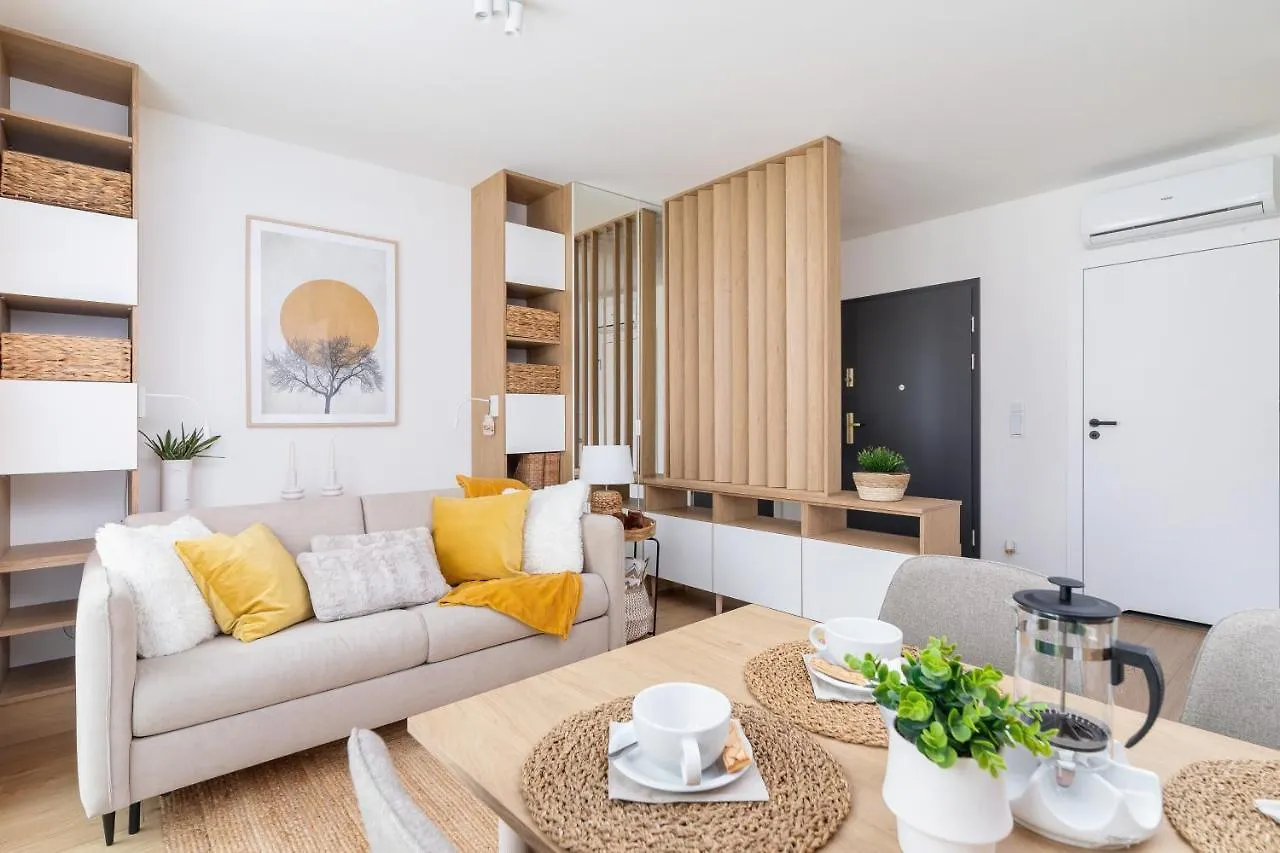 City Studio With Ac Czarnowiejska By Renters Kraków 0*,  Polska
